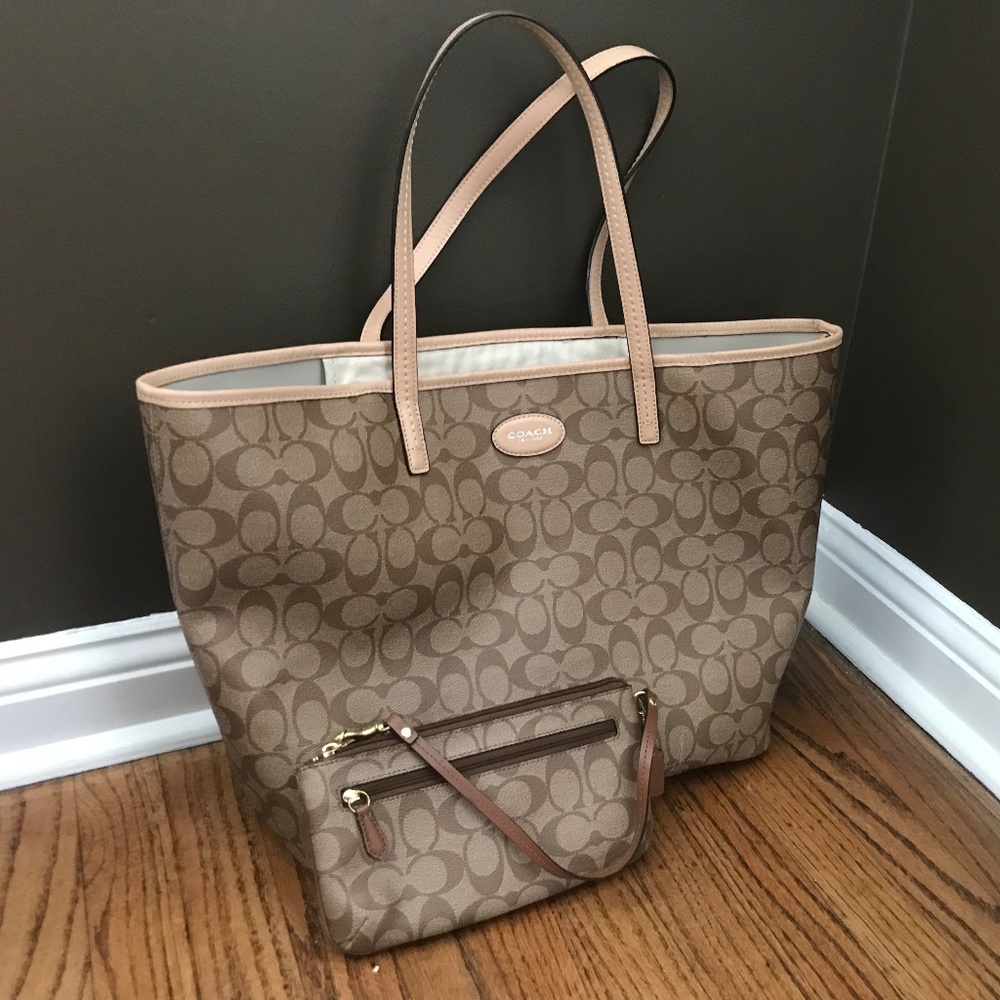 Coach Signature Bucket Bag